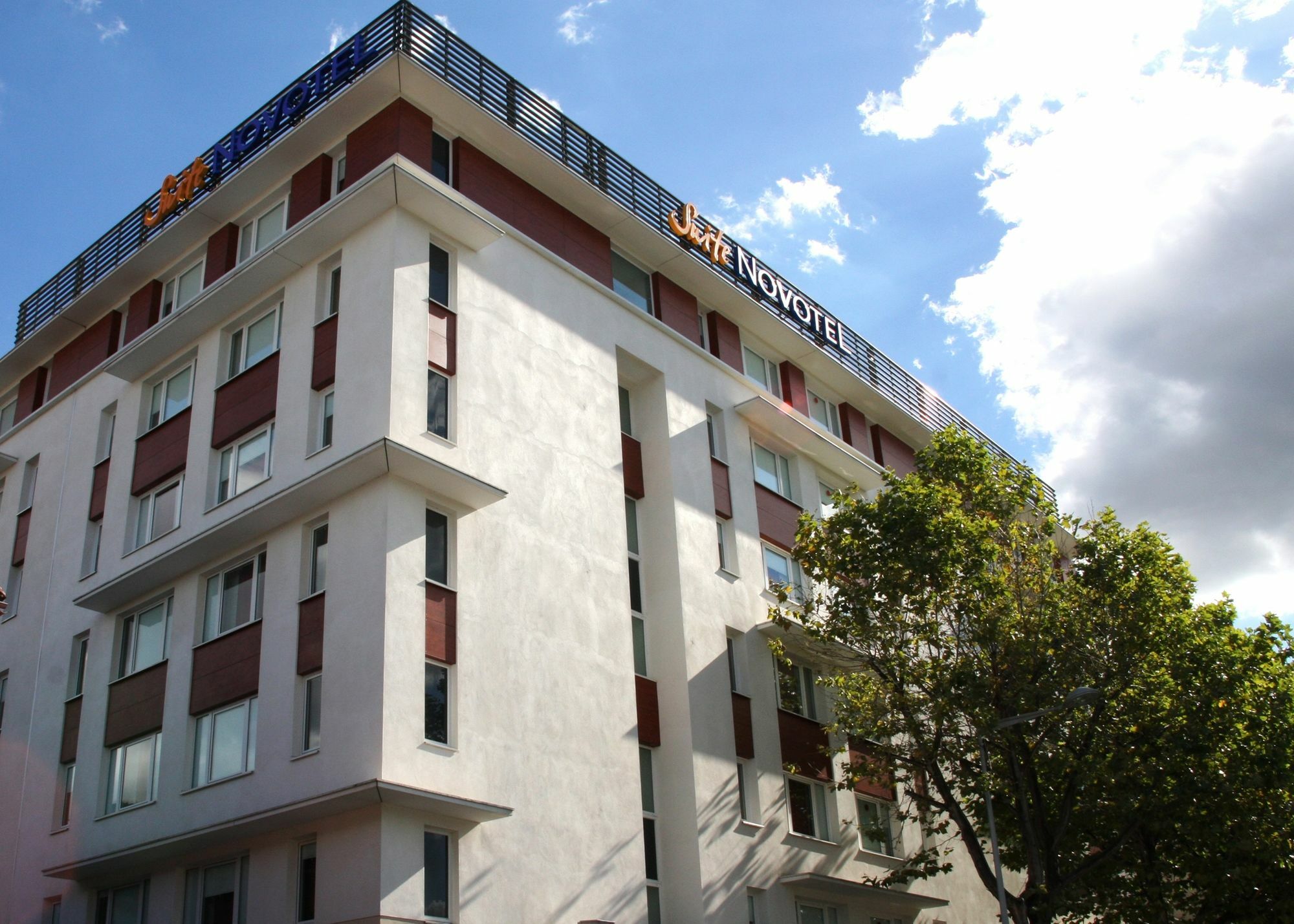 Novotel Suites Clermont Ferrand Polydome Exterior photo